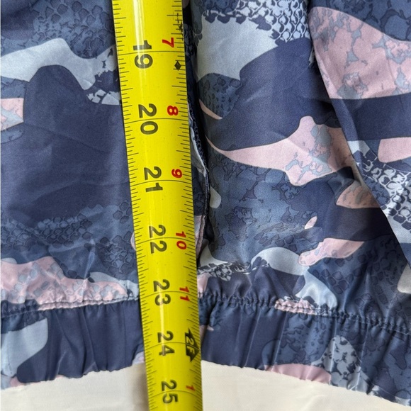 Reebok Womens essential Woven Print Windbreaker jacket - Picture 4 of 15